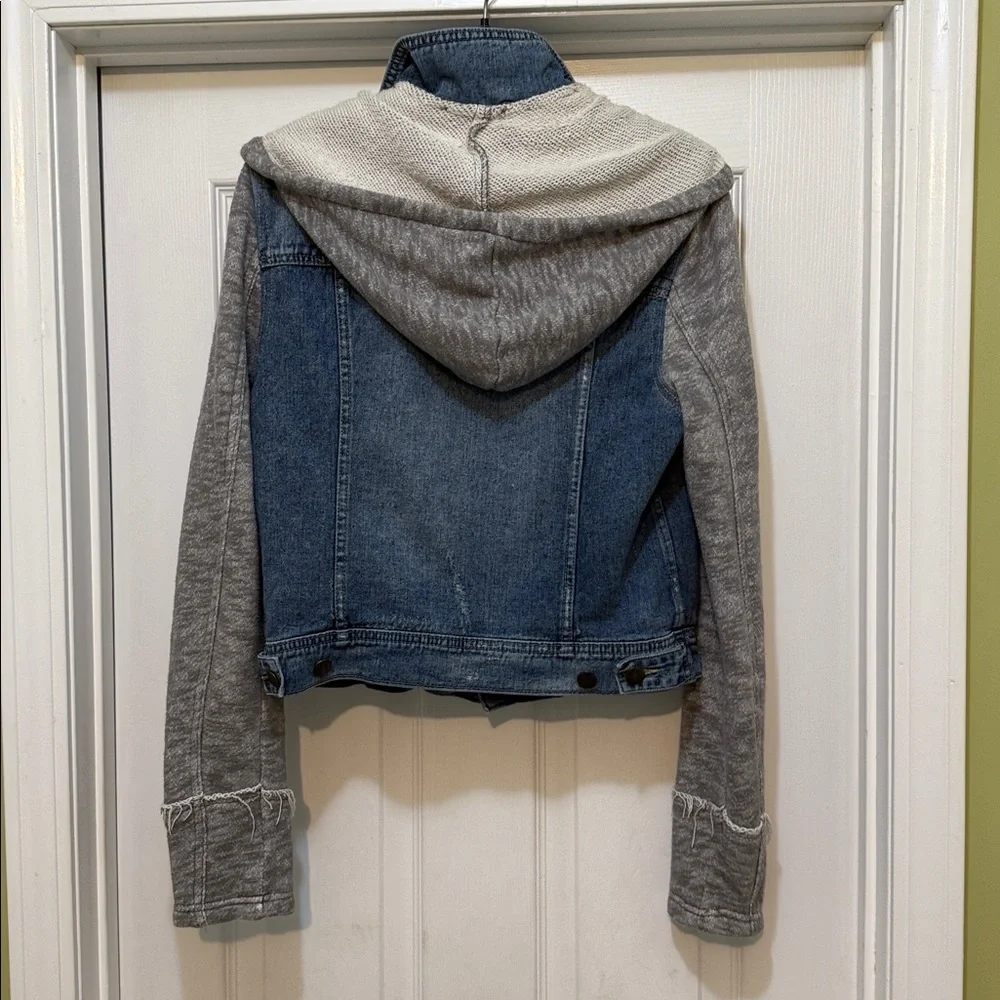Free People - Denim Jacket with Gray Sweatshirt Sleeves & Hoodie - size M - Picture 2 of 5